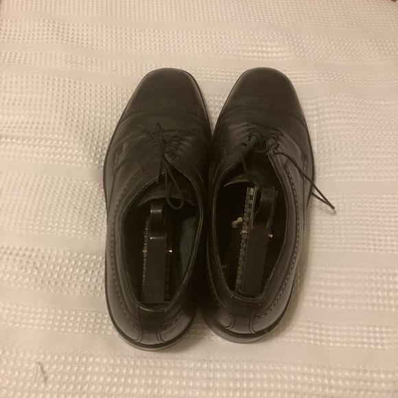 Men’s black lace-up Florsheim dress shoes - Picture 2 of 6